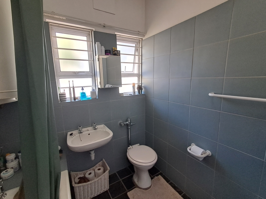 To Let 1 Bedroom Property for Rent in Vredehoek Western Cape